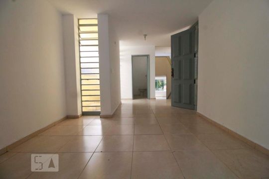 Entrada de casa para alugar com 5 quartos, 300m² em Vila Tramontano, São Paulo