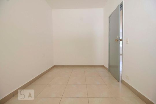 Quarto 1 de casa para alugar com 5 quartos, 300m² em Vila Tramontano, São Paulo