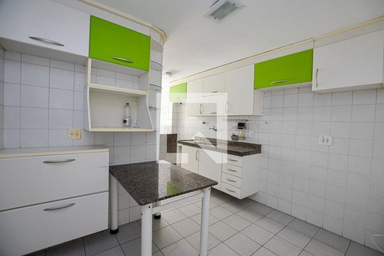 Cozinha de apartamento à venda com 3 quartos, 172m² em Vital Brasil, Niterói