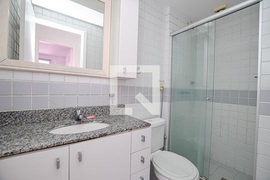 Banheiro de apartamento à venda com 3 quartos, 172m² em Vital Brasil, Niterói