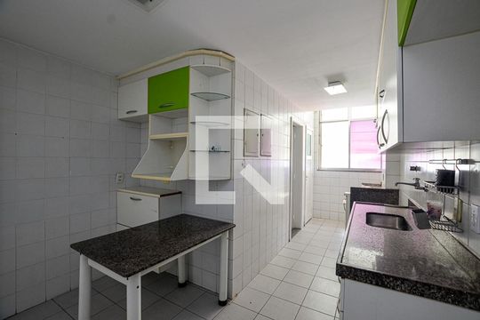 Cozinha de apartamento à venda com 3 quartos, 172m² em Vital Brasil, Niterói