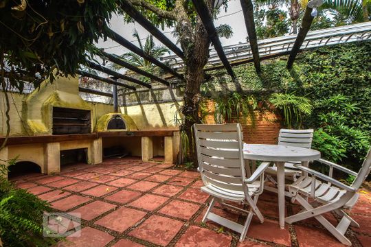 Churrasqueira de casa à venda com 4 quartos, 750m² em Granja Julieta, São Paulo