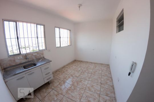 Cozinha de apartamento para alugar com 2 quartos, 55m² em Vila Nivi, São Paulo