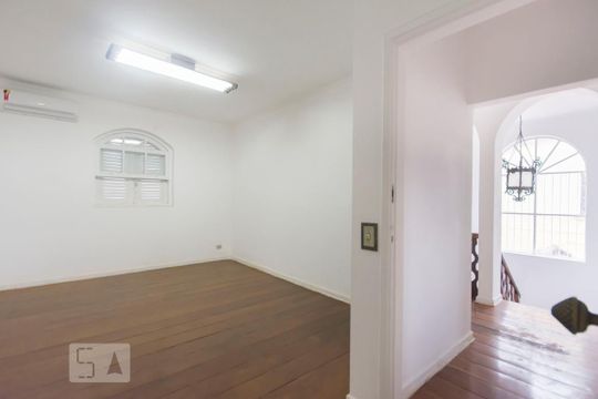 Casa à venda com 3 quartos, 200m² em Indianópolis, São Paulo