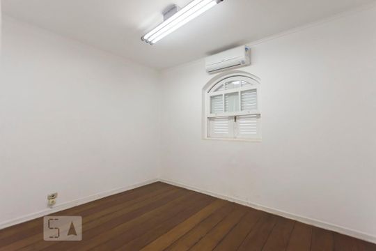 Casa à venda com 3 quartos, 200m² em Indianópolis, São Paulo