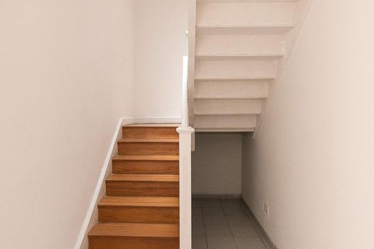 Escada  de casa à venda com 3 quartos, 170m² em Cambuci, São Paulo