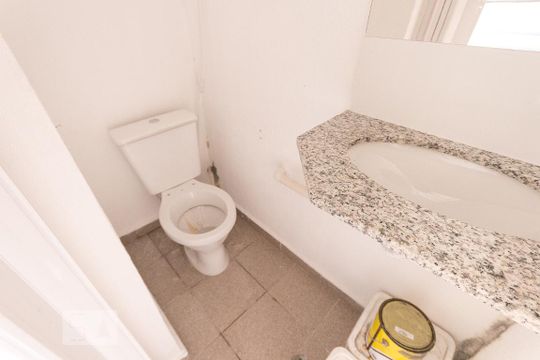Banheiro da garagem  de casa à venda com 3 quartos, 170m² em Cambuci, São Paulo
