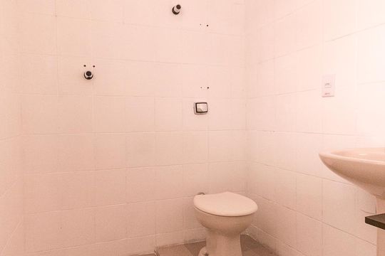 Banheiro  de casa à venda com 3 quartos, 170m² em Cambuci, São Paulo