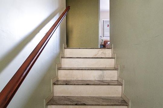 escada de acesso privativos de casa para alugar com 5 quartos, 240m² em Vila Invernada, São Paulo