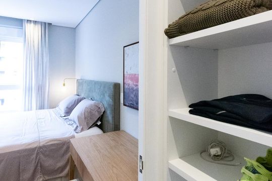 Closet 1 de apartamento para alugar com 1 quarto, 90m² em Moema, São Paulo