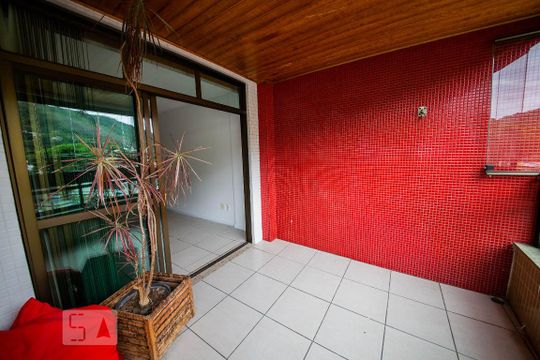 Varanda  de apartamento para alugar com 3 quartos, 120m² em São Francisco, Niterói