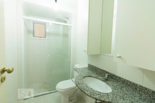 Banheiro de apartamento à venda com 2 quartos, 85m² em Vila Valparaíso, Santo André