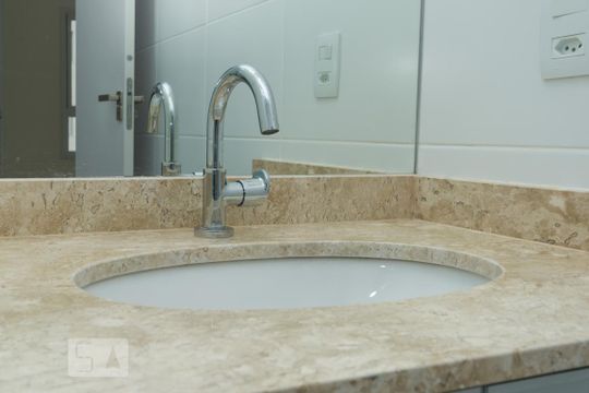 Banheiro social de apartamento para alugar com 2 quartos, 70m² em Jardim Prudência, São Paulo