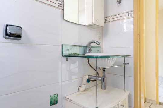Banheiro social de apartamento para alugar com 2 quartos, 45m² em Vila Campestre, São Paulo