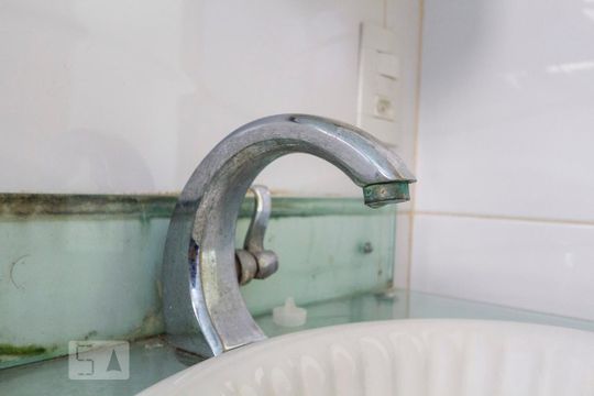 Banheiro social de apartamento para alugar com 2 quartos, 45m² em Vila Campestre, São Paulo