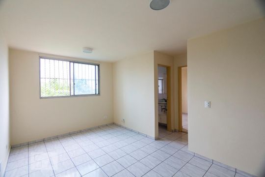 Sala de apartamento para alugar com 2 quartos, 45m² em Vila Campestre, São Paulo