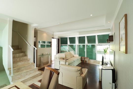 Sala de casa à venda com 3 quartos, 144m² em Vila Ester (zona Norte), São Paulo