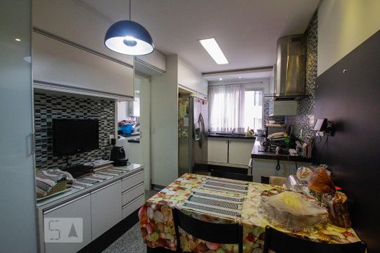 Cozinha de apartamento à venda com 3 quartos, 132m² em Vila Ipojuca, São Paulo