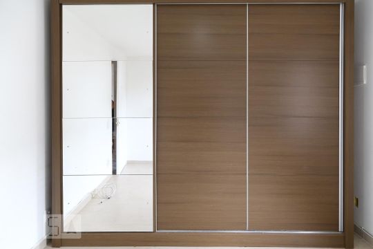 Quarto 1 de casa para alugar com 2 quartos, 70m² em Parque Vitória, São Paulo