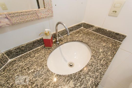 Banheiro Social (Primeiro Andar) de apartamento à venda com 4 quartos, 141m² em Pechincha, Rio de Janeiro