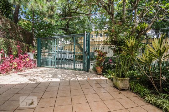Garagem de casa à venda com 4 quartos, 250m² em Chácara Monte Alegre, São Paulo