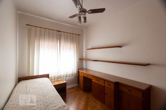 Quarto 1 de casa para alugar com 3 quartos, 200m² em Vila Monte Alegre, São Paulo
