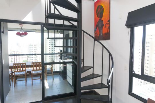 Escada de apartamento para alugar com 1 quarto, 78m² em Vila da Saúde, São Paulo