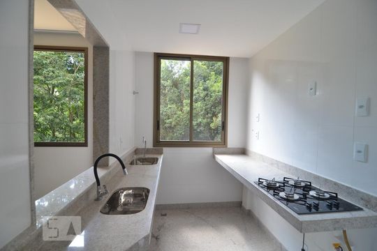 Cozinha de apartamento à venda com 1 quarto, 45m² em Vale do Sereno, Nova Lima