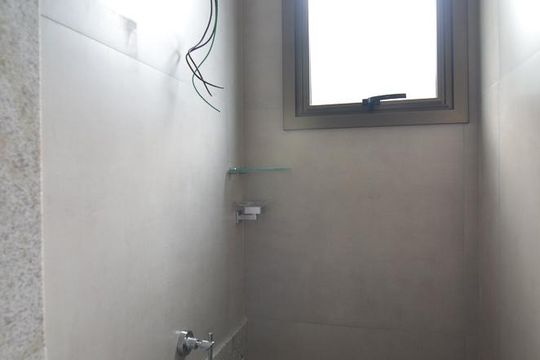 Banheiro  de apartamento à venda com 1 quarto, 45m² em Vale do Sereno, Nova Lima