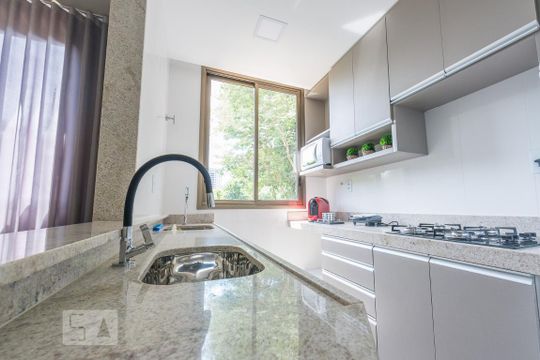 cozinha  de apartamento à venda com 1 quarto, 45m² em Vale do Sereno, Nova Lima