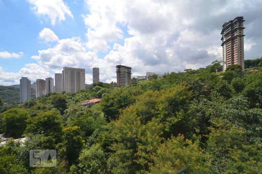 Vista de apartamento à venda com 1 quarto, 45m² em Vale do Sereno, Nova Lima