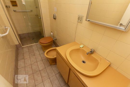 Banheiro de apartamento para alugar com 1 quarto, 45m² em Perdizes, São Paulo