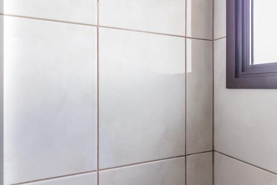 Banheiro social 1 de apartamento para alugar com 3 quartos, 150m² em Cristo Rei, Curitiba