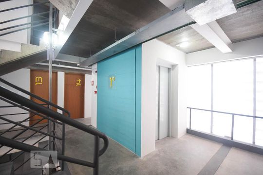 Hall de circulação de apartamento para alugar com 1 quarto, 29m² em Vila Indiana, São Paulo
