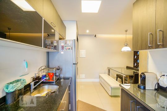 cozinha de apartamento para alugar com 2 quartos, 70m² em Mooca, São Paulo