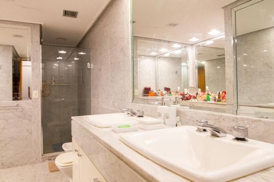 Banheiro Suite 4 de apartamento para alugar com 4 quartos, 310m² em Barra da Tijuca, Rio de Janeiro