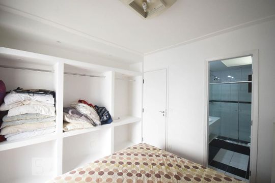 Suíte de apartamento para alugar com 2 quartos, 100m² em Jardim Londrina, São Paulo