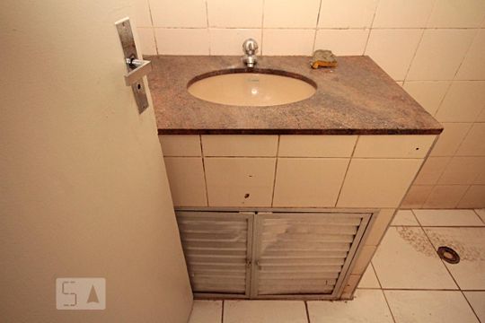 Banheiro de apartamento para alugar com 1 quarto, 33m² em Vila Buarque, São Paulo