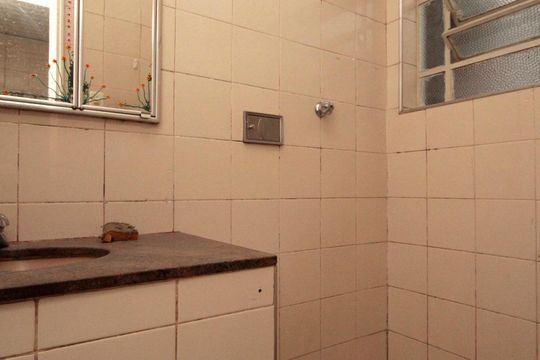 Banheiro de apartamento para alugar com 1 quarto, 33m² em Vila Buarque, São Paulo