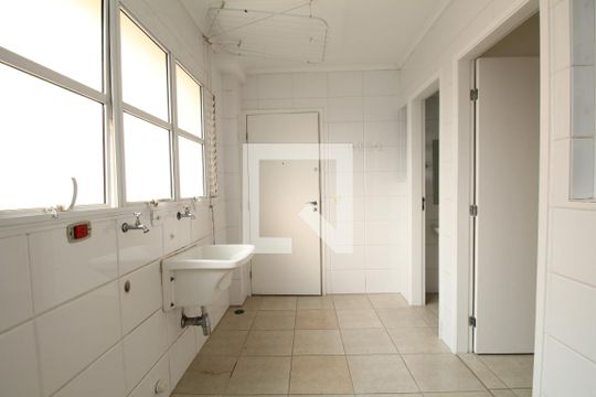 Área de Serviço de apartamento para alugar com 3 quartos, 153m² em Vila Sônia, São Paulo