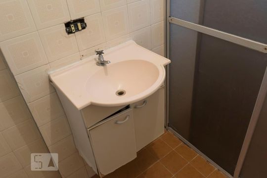 Banheiro (Torneira) de apartamento para alugar com 1 quarto, 45m² em Cambuci, São Paulo