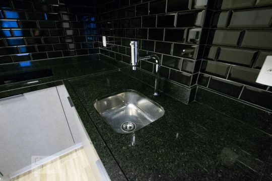 Cozinha de apartamento para alugar com 1 quarto, 47m² em Vila Olímpia, São Paulo