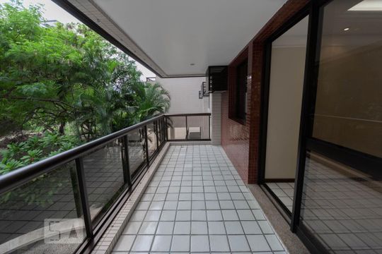 Varanda de apartamento à venda com 5 quartos, 140m² em Barra da Tijuca, Rio de Janeiro