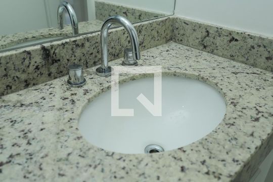 Banheiro Social de apartamento para alugar com 3 quartos, 72m² em Perdizes, São Paulo