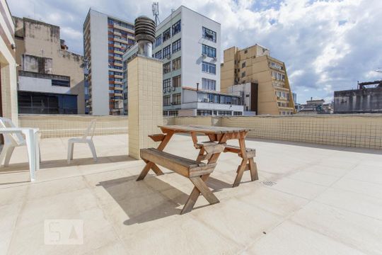 Terraço de kitnet/studio para alugar com 1 quarto, 21m² em Centro Histórico, Porto Alegre