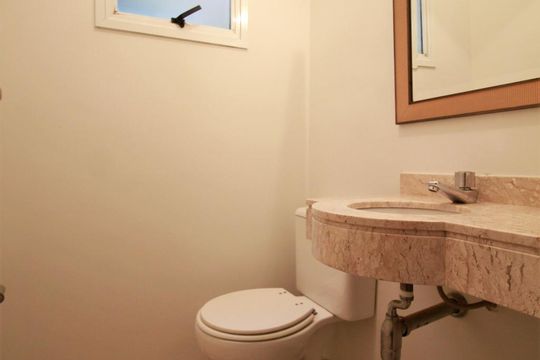 Lavabo de casa de condomínio para alugar com 4 quartos, 310m² em Jardim Morumbi, São Paulo