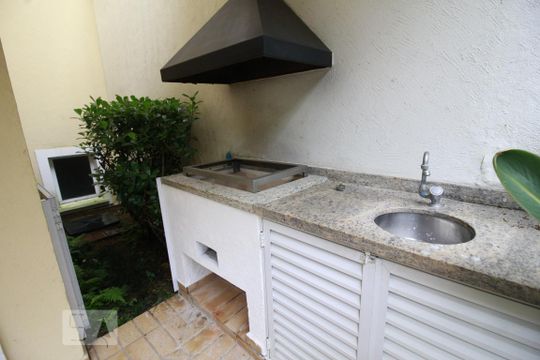 Churrasqueira de casa de condomínio para alugar com 4 quartos, 310m² em Jardim Morumbi, São Paulo