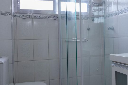 Banheiro de apartamento à venda com 2 quartos, 70m² em Água Fria, São Paulo