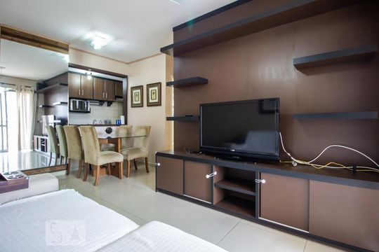 Sala de estar de apartamento à venda com 2 quartos, 72m² em Pinheiros, São Paulo