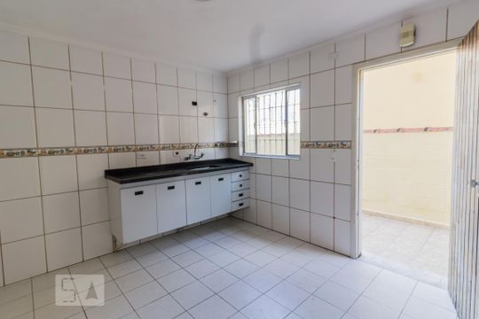 Cozinha de casa à venda com 2 quartos, 160m² em Vila Augusta, Guarulhos